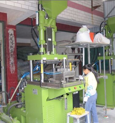 4KW machts het Verticale Injectie het Vormen Systeem van het Machine Servodynamische besturingselement